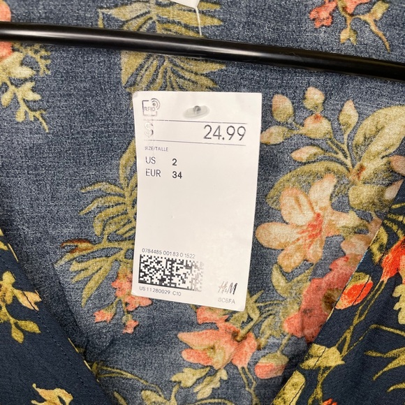 Floral V-neck blouse - Picture 7 of 8